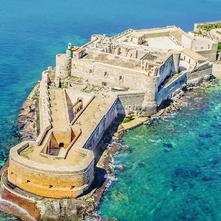 Independent Room Near Ortigia Island Syracuse Bagian luar foto