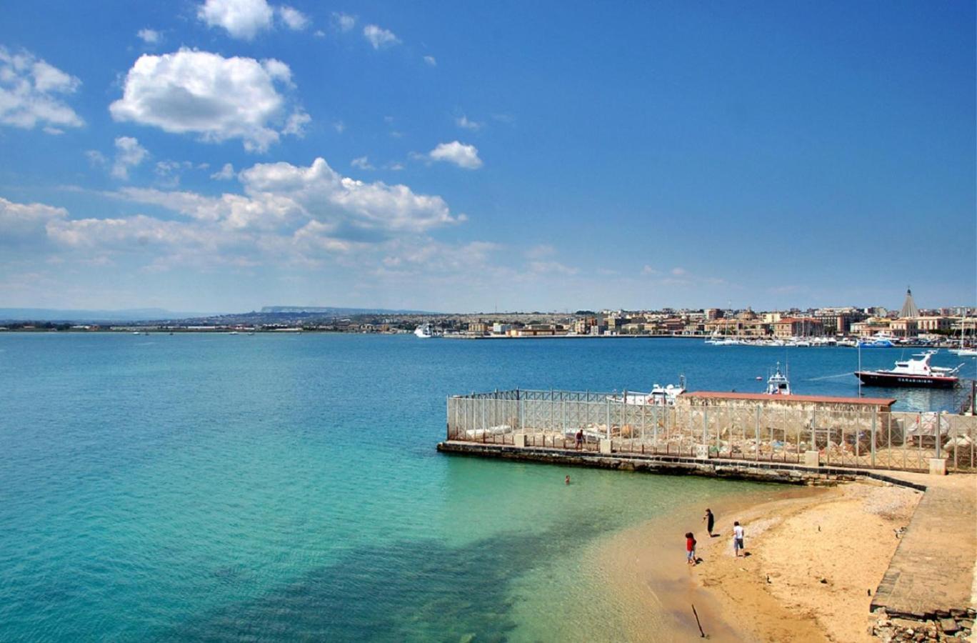 Independent Room Near Ortigia Island Syracuse Bagian luar foto