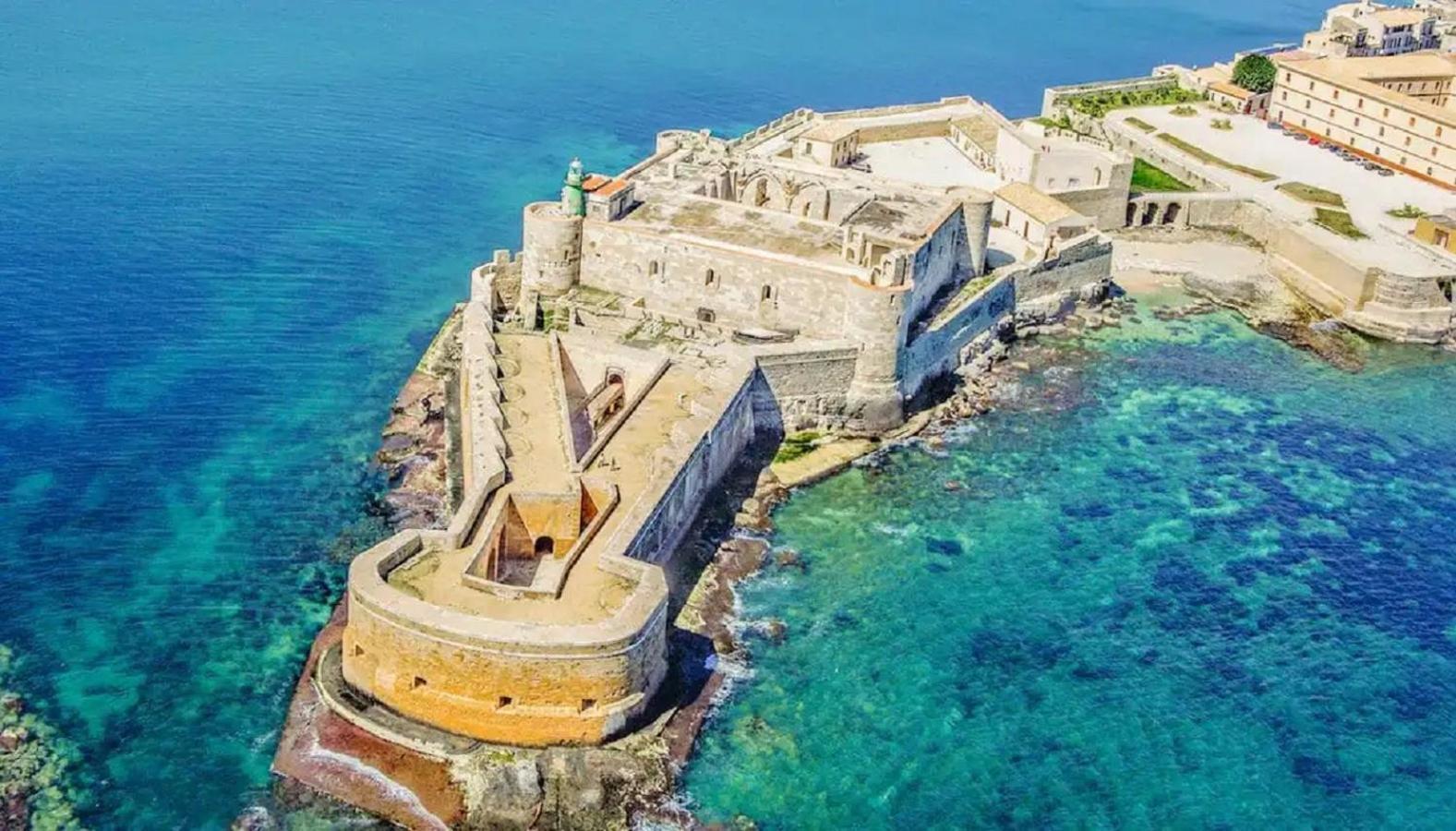 Independent Room Near Ortigia Island Syracuse Bagian luar foto