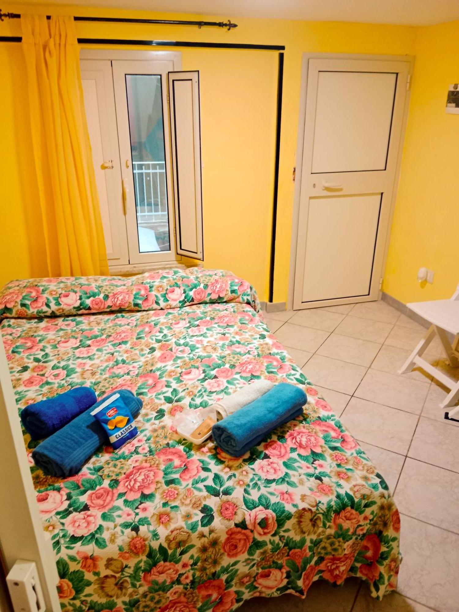 Independent Room Near Ortigia Island Syracuse Bagian luar foto